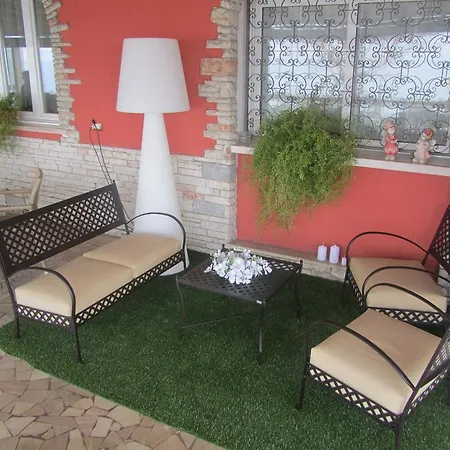 Отель Menapace Торри-дель-Бенако