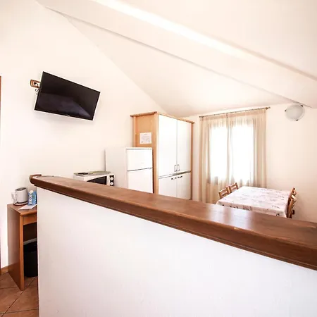 Отель Menapace Торри-дель-Бенако